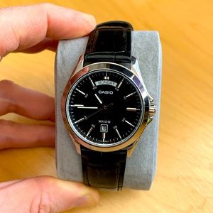 Casio MTP-1370L-1AVDF watch quartz